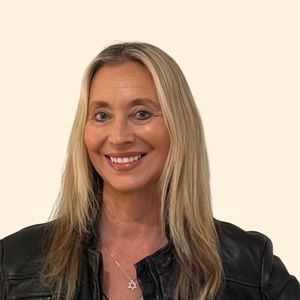 Monica New, Therapist