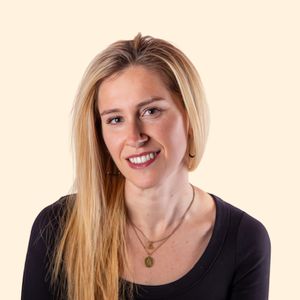 Mackenzie Gottfried, Therapist
