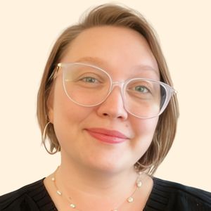 Sarah Seagrave, Therapist