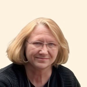 Lyn Manzi, Therapist
