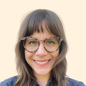 Alexandra Lee, Therapist