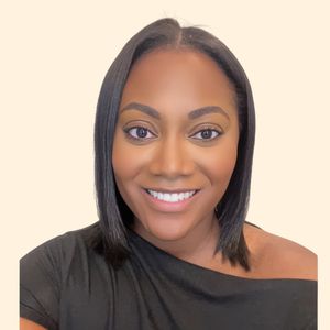 KeyAndra Hodge, Therapist