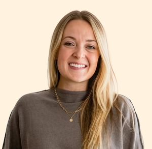 Hannah Hinchsliff, Therapist