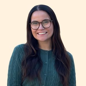Zoe Altis, Therapist