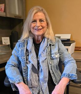Corinna Davies, Therapist