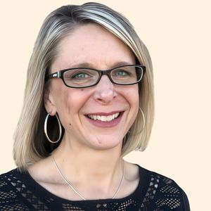 Katie Fosselius, Therapist