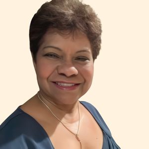 Noemi Tapining, Therapist