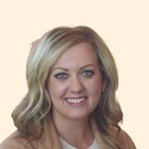 Christin Oien, Therapist