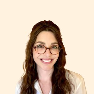 Zoe Schuler, Therapist