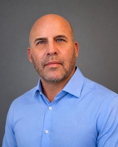 Tony Kelly, Therapist