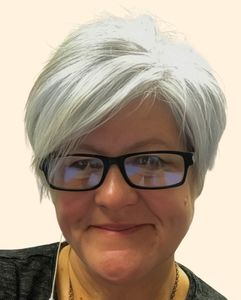 Lisa Ackland, Therapist