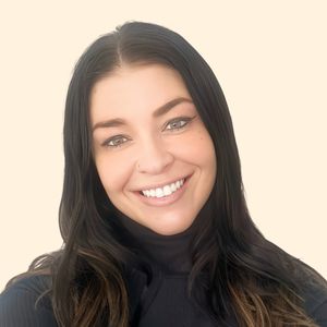 Tia Sprague, Therapist