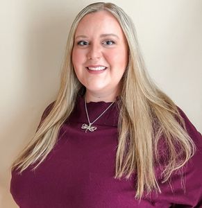 Macey Smith, Therapist