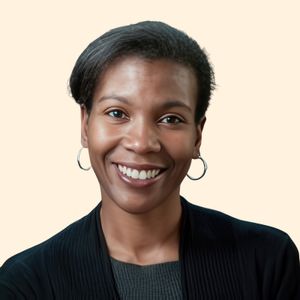 Nikol Bowen, Therapist