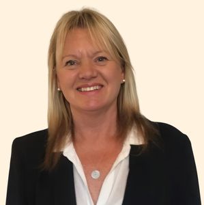Elizabeth Murney, Therapist
