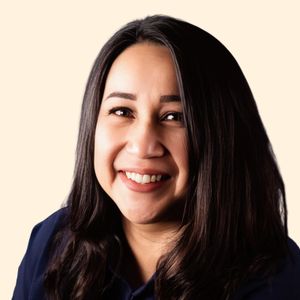 Luz Rodrigues, Therapist