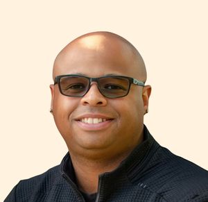 Evan Thompson, Therapy Clinician
