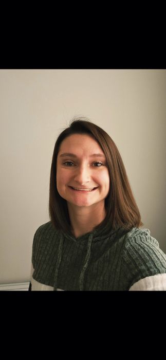 Chloe Schroeter, Therapist