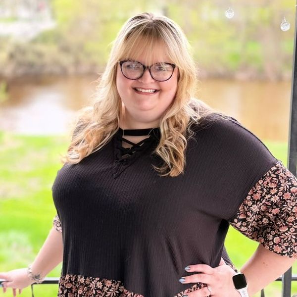Kyleigh Akers, Therapist
