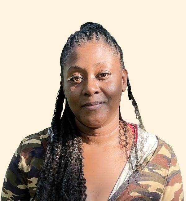 Chaqueenia Livingston, Therapist