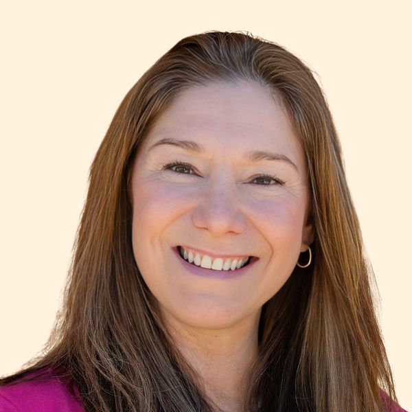 Lisa Tange, Therapist