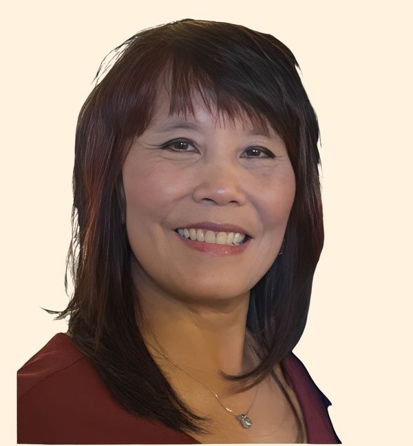 Xiu Lowe, Psychiatrist