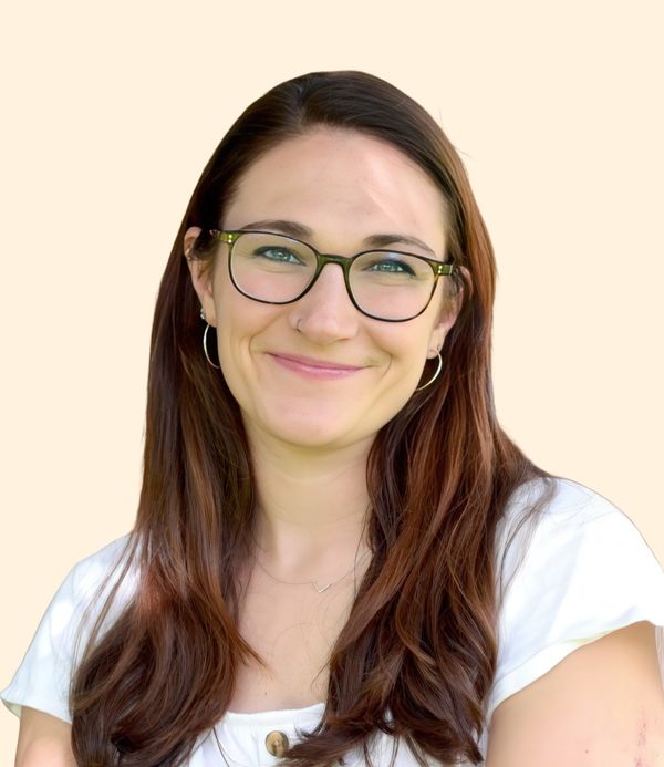 Sarah Kuhn, Therapist