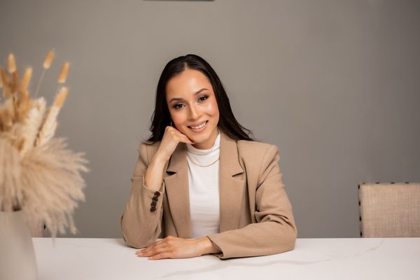 Vanessa Flores, Therapist