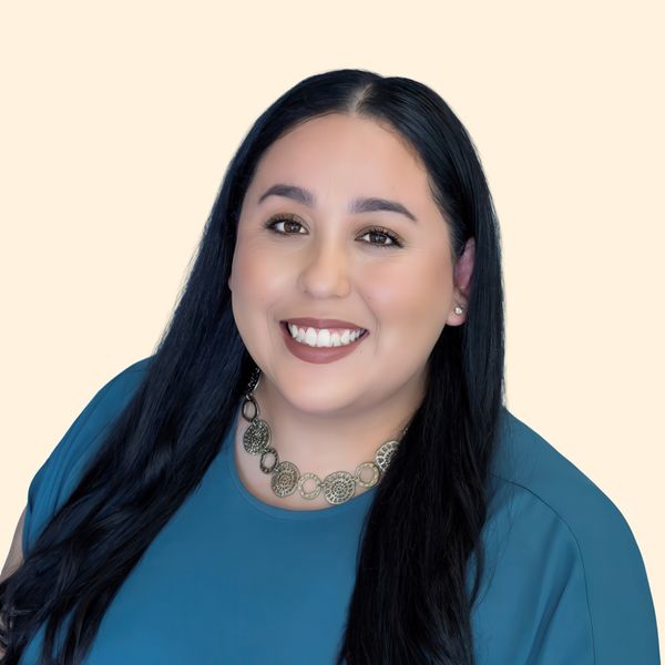 Alexandria Smith, Therapist