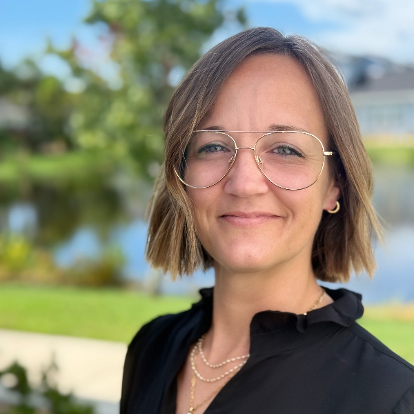Sarah Coates, Therapist