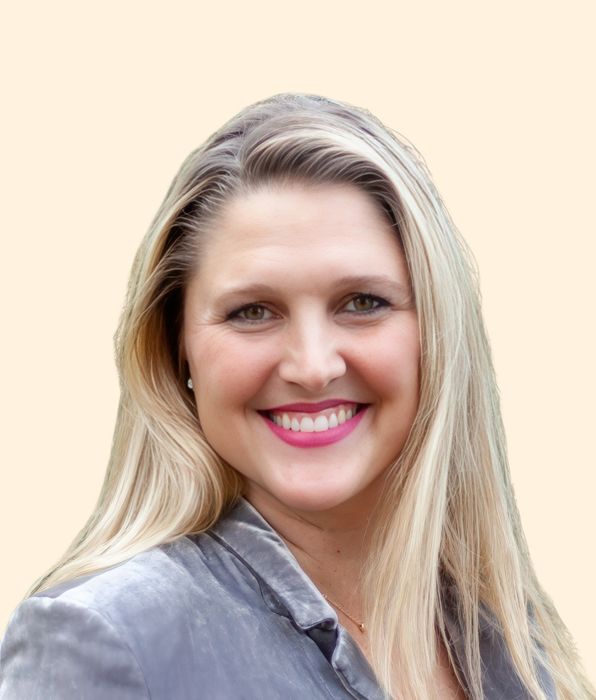 Natalie Locke, Therapist
