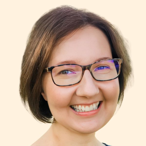 Laurie Lahti, Therapist