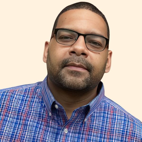 Kevin Larkins, Therapist