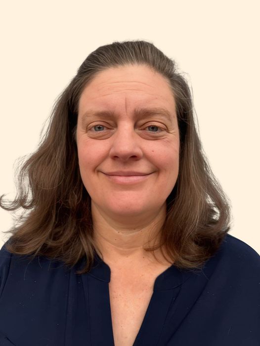 Alicia Arens, Therapist