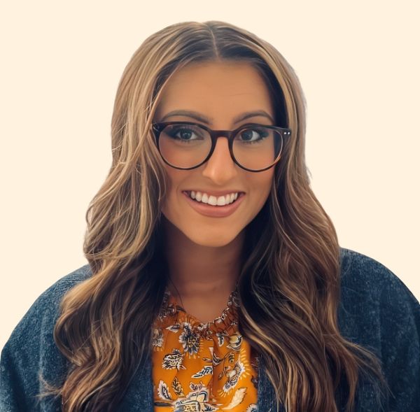 Lexi Hess, Therapist