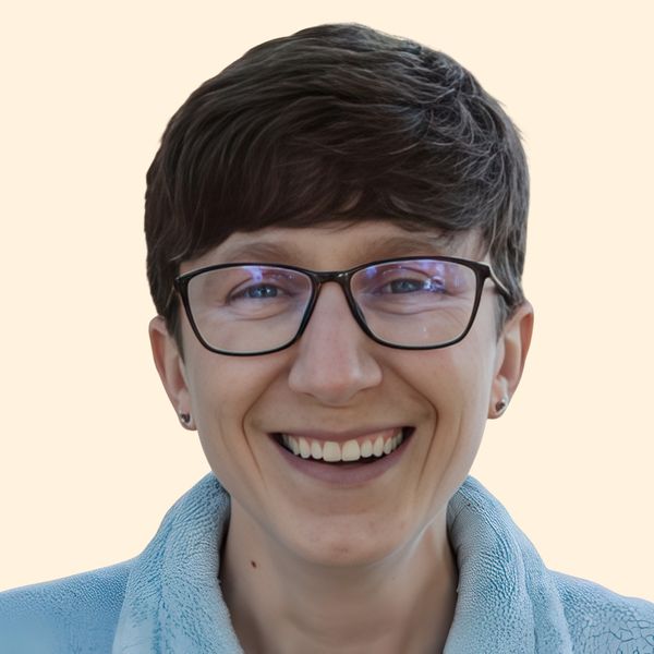 Sarah McCray, Therapist