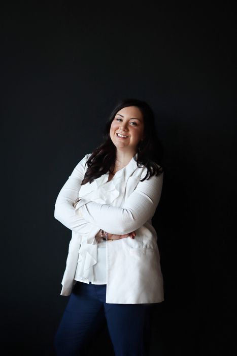 Anna Shuqom, Therapist