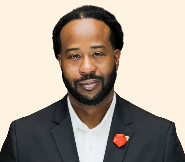 Demetrius Smith, Therapist