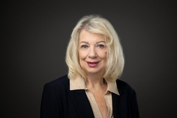 Lisa Alicea, Therapist