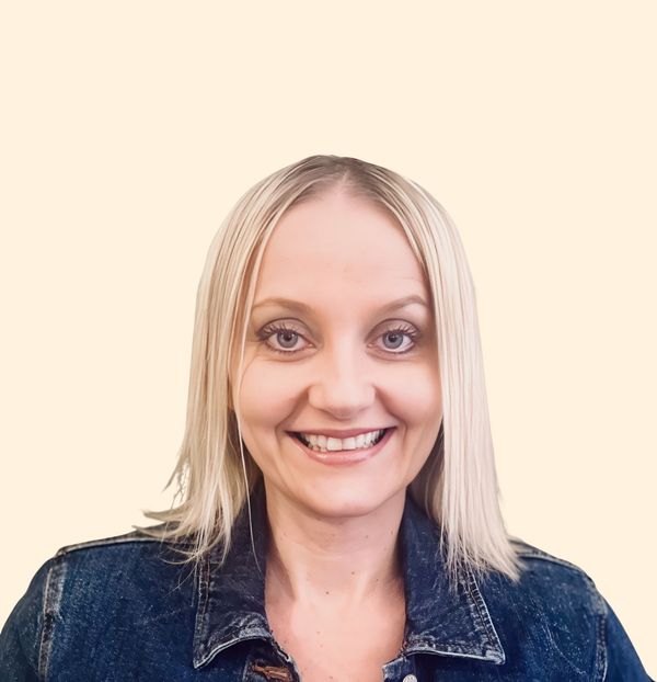 Kelly Johnston, Therapist