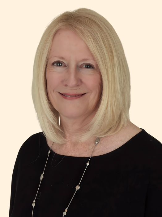 Lori Lee, Therapist