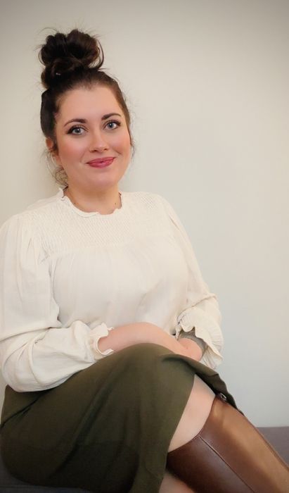 Demi Devenny, Therapist