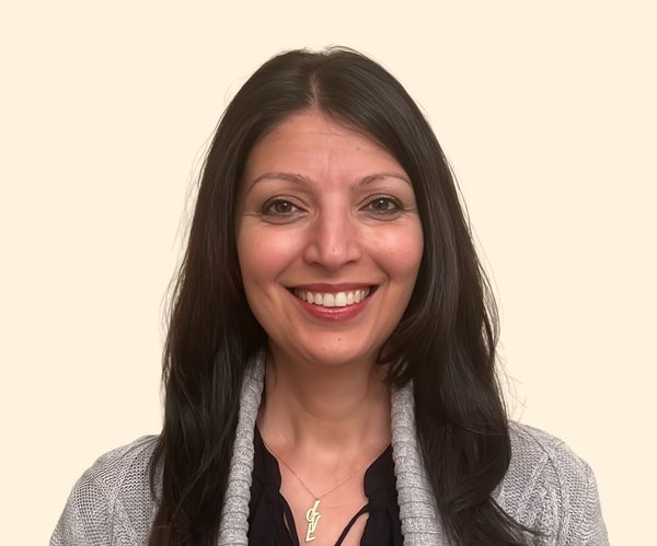 Mehrnaz Shoultes, Therapist