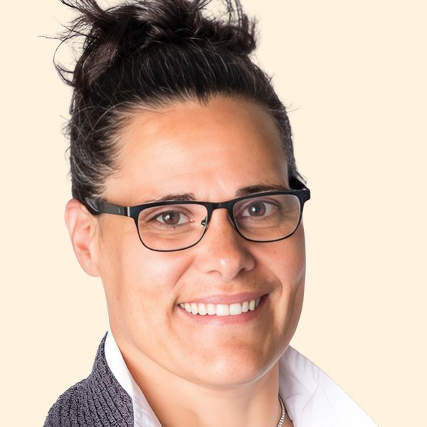 Colette DeLeon, Therapist