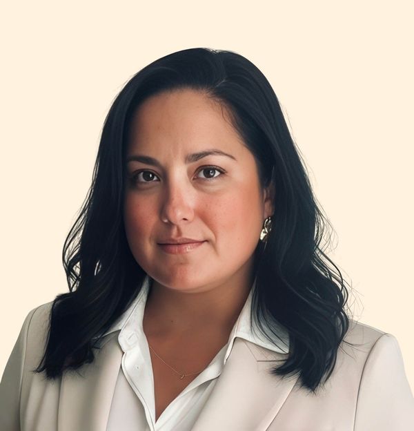 Nicole Macedo, Therapist