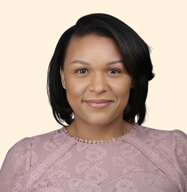 Pamela Arias, Therapist