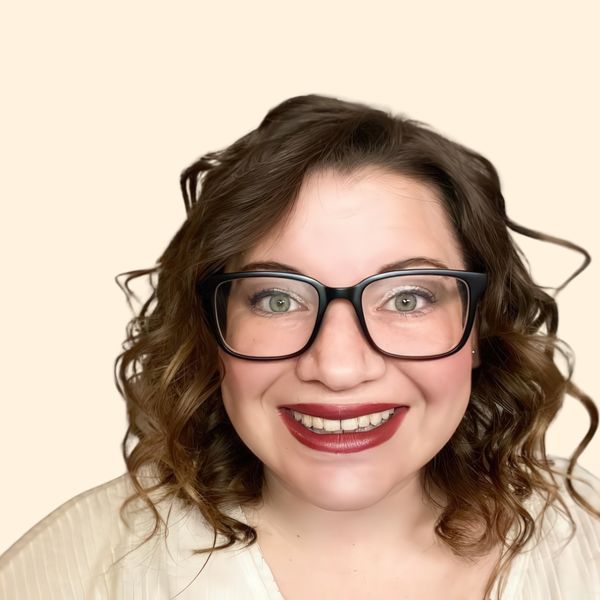 Hannah Vollnogle, Therapist