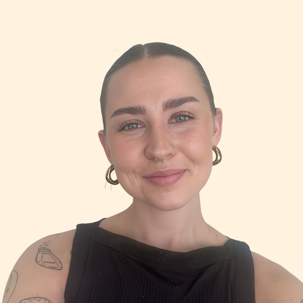 Laine Miller-Kennington, Therapist