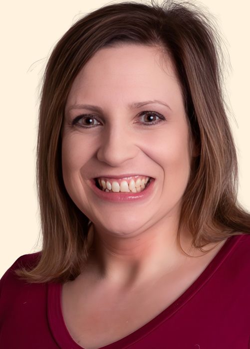 Kelly Norton, Therapist
