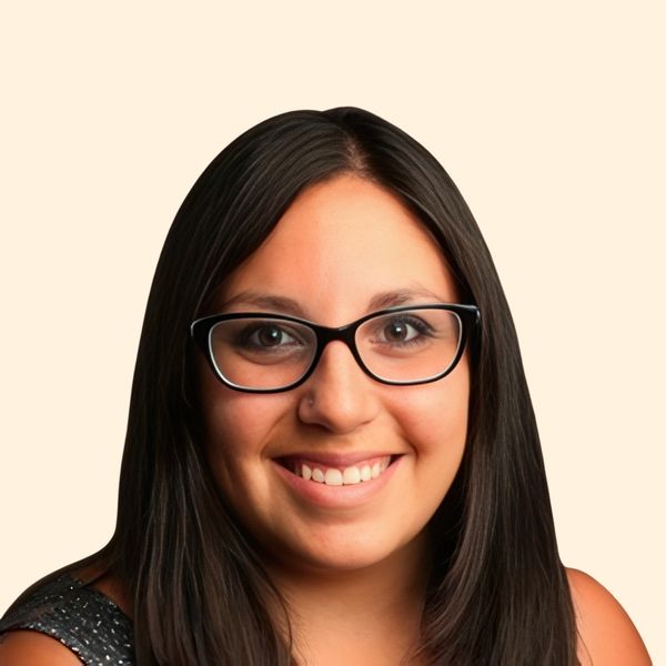 Leyah Fernandez, Therapist